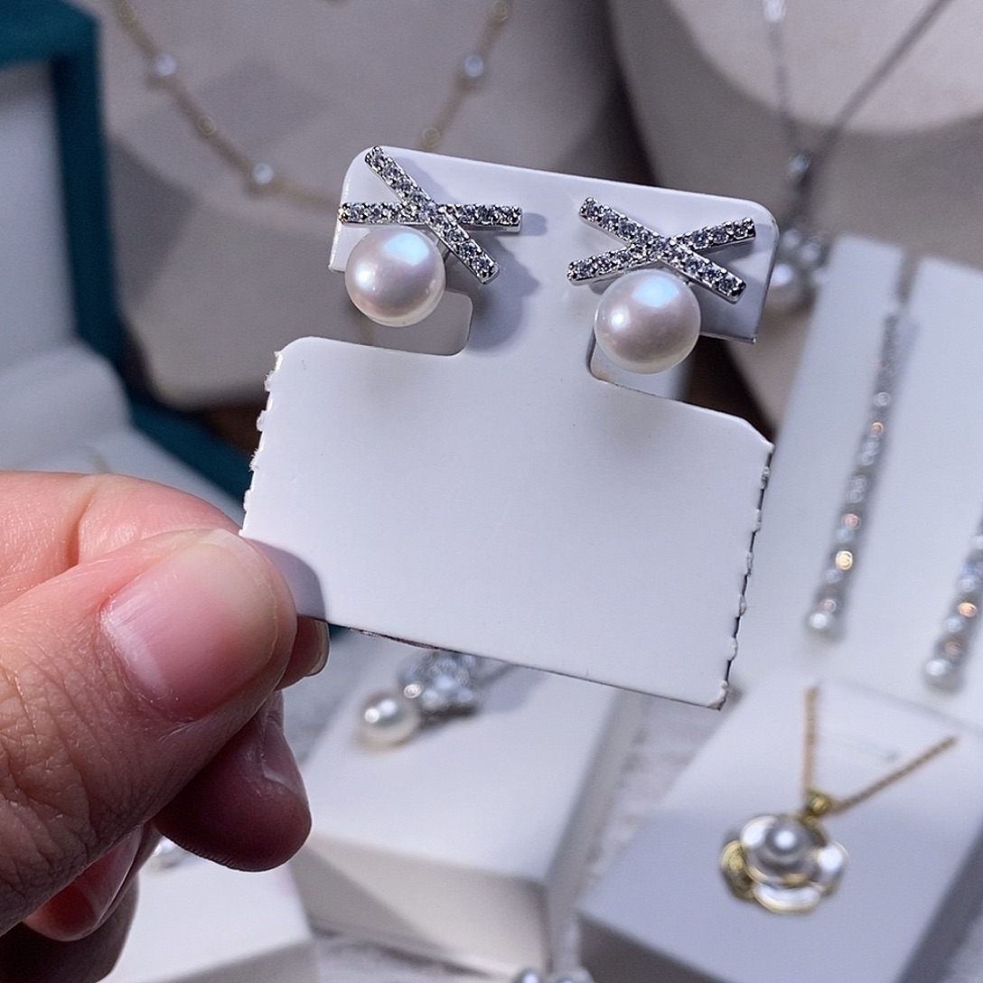 淡水珍珠银S925镶嵌耳饰