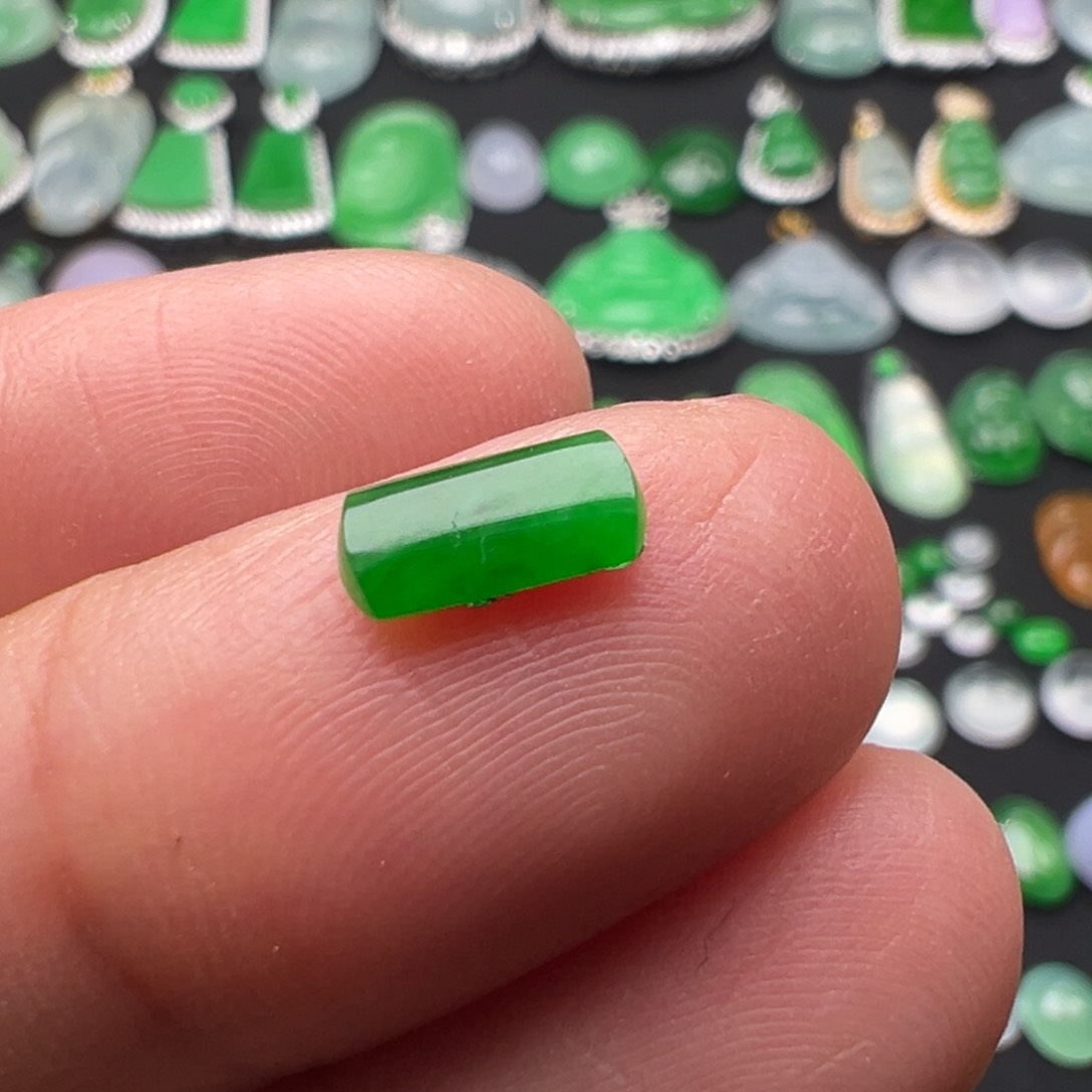 翡翠颈饰未镶嵌蛋7.9