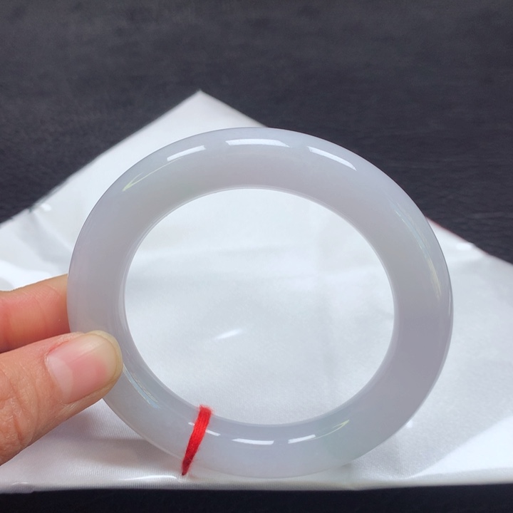 翡翠手镯（圆镯）未镶嵌57圈