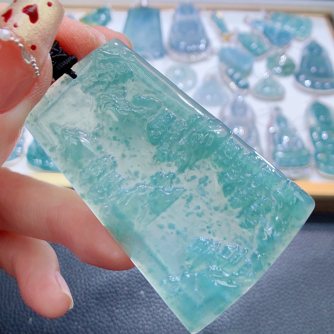 翡翠颈饰未镶嵌翡翠