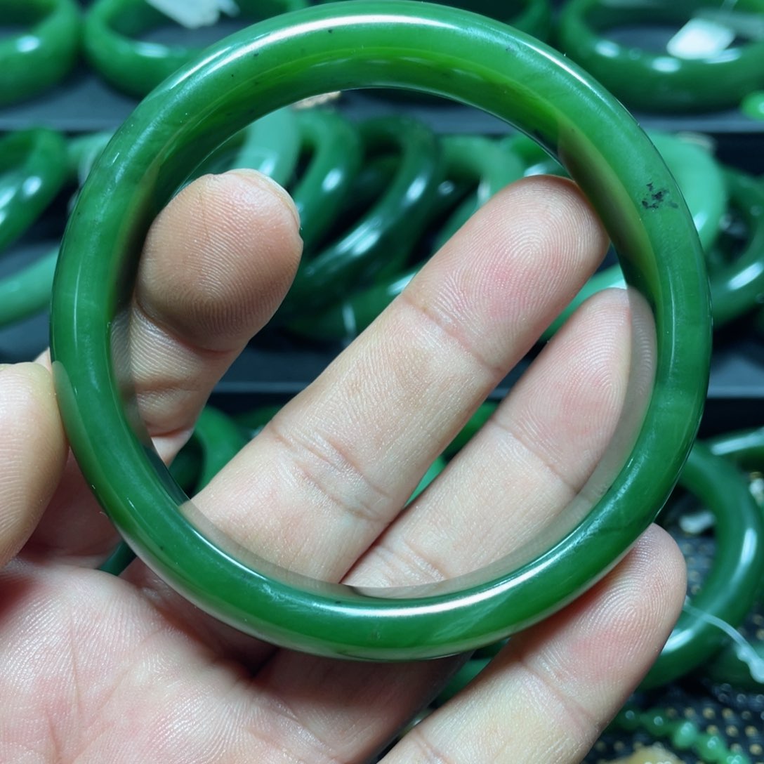 和田玉（碧玉）手镯未镶嵌红***果