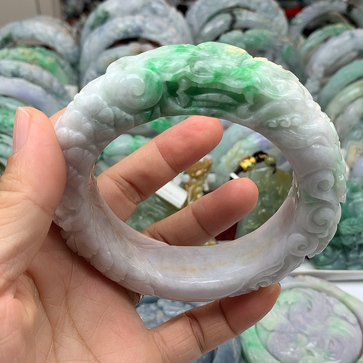 丽***娜翡翠未镶嵌手镯饕餮63.8