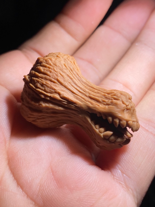 一物一图（185）：猴头异形核桃雕刻吞金兽 尺寸高44