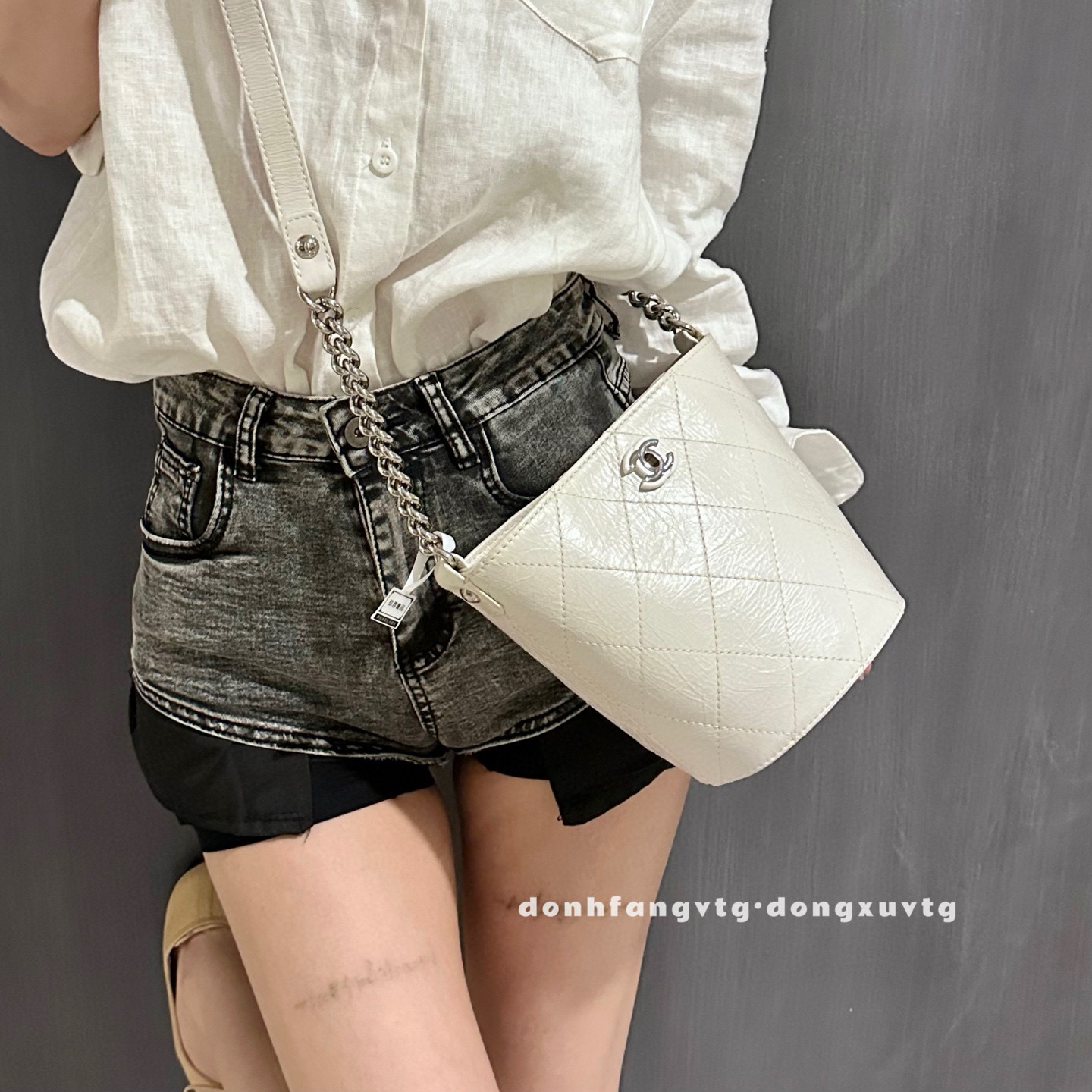 95新 Chanel/香奈儿 chanel 奶昔白水桶斜挎包