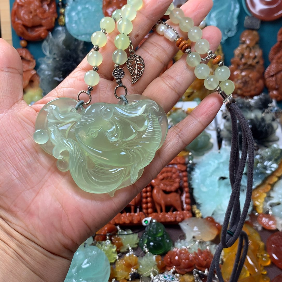 蛇纹石玉挂坠未镶嵌