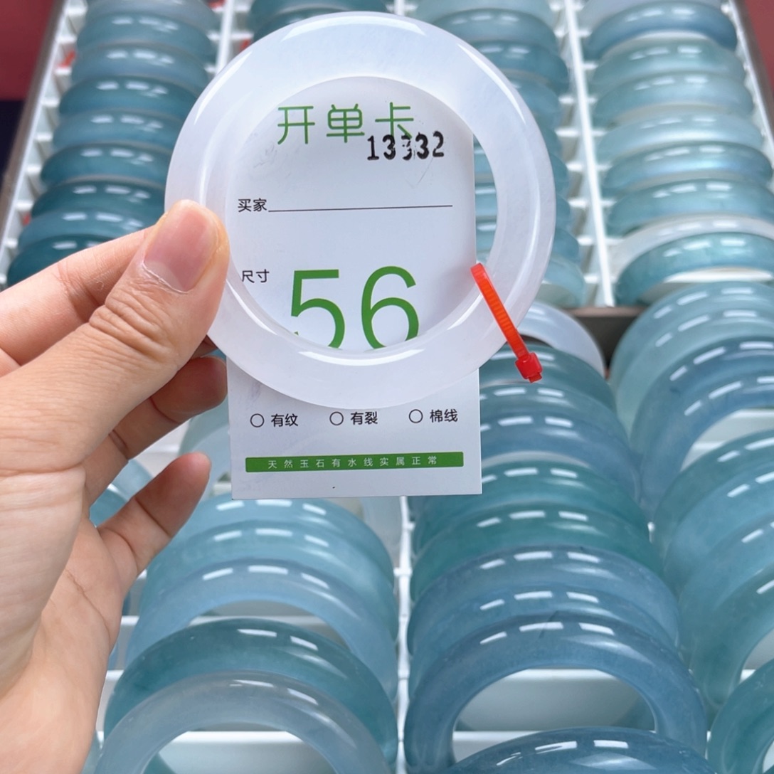 L***喵未镶嵌手镯石英质玉