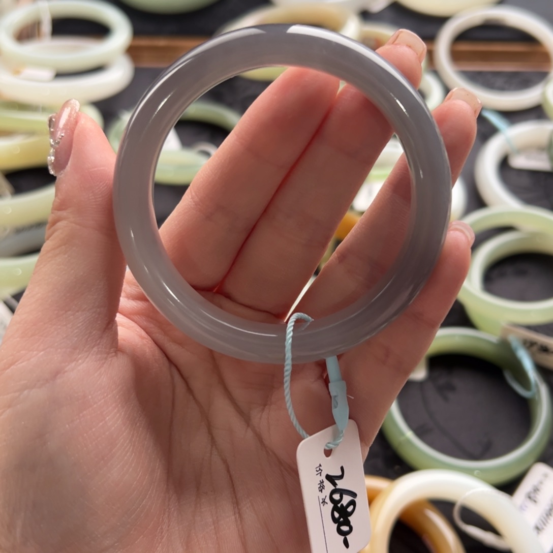 和田玉手镯未镶嵌春****）