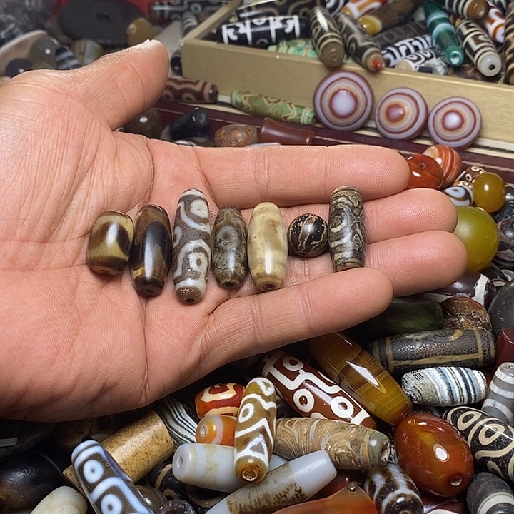 赫***中玛瑙/玉髓未镶嵌珠宝奇石