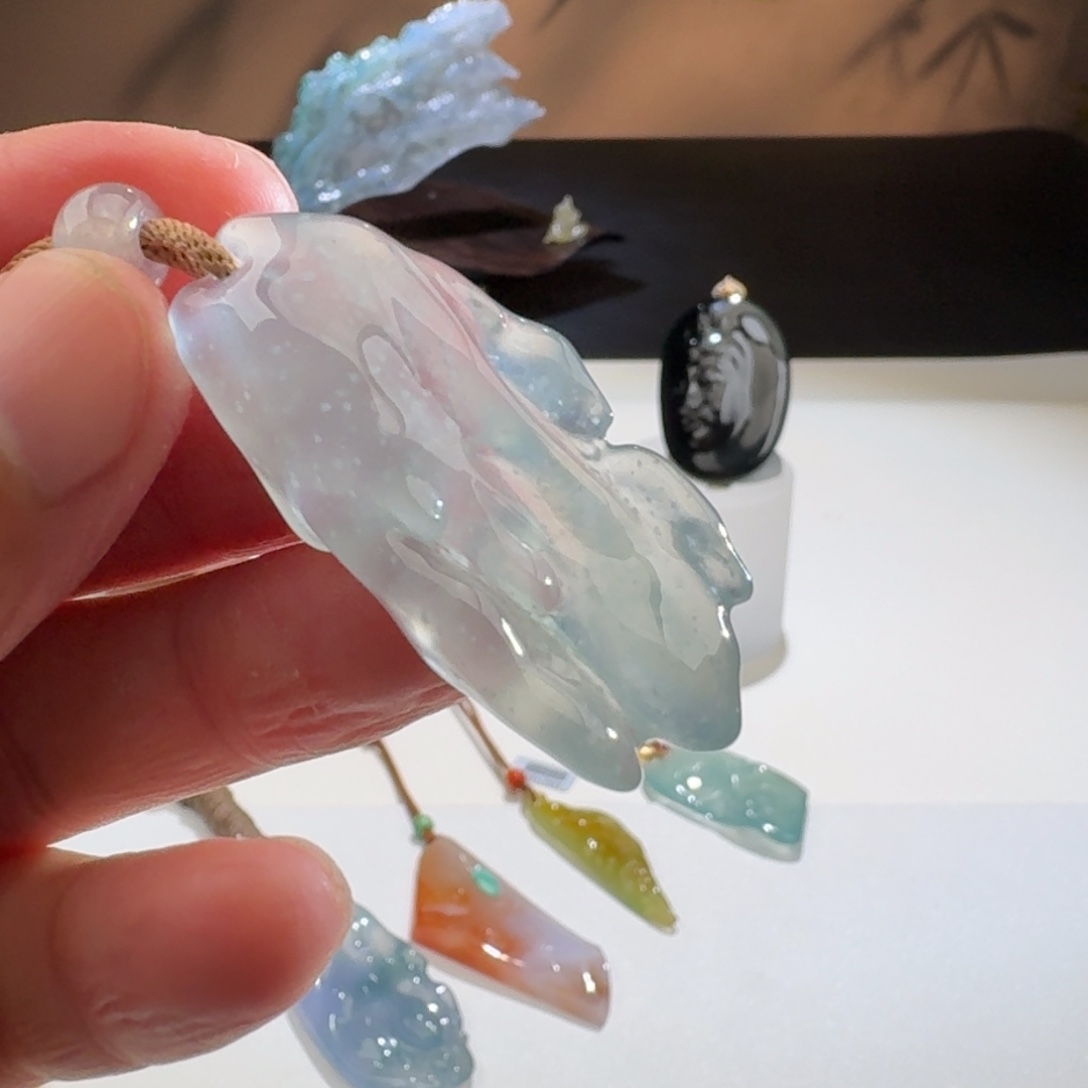 翡翠颈饰未镶嵌帅帅