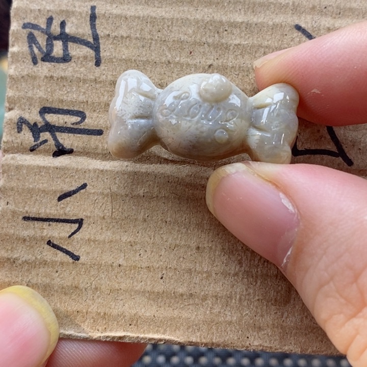 硅化珊瑚（珊瑚玉）颈饰未镶嵌