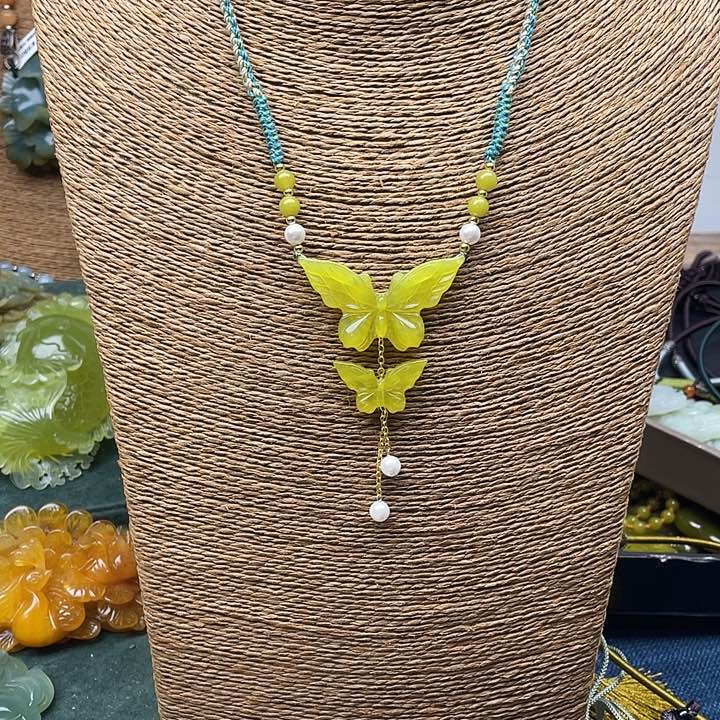 蛇纹石玉吊坠合金