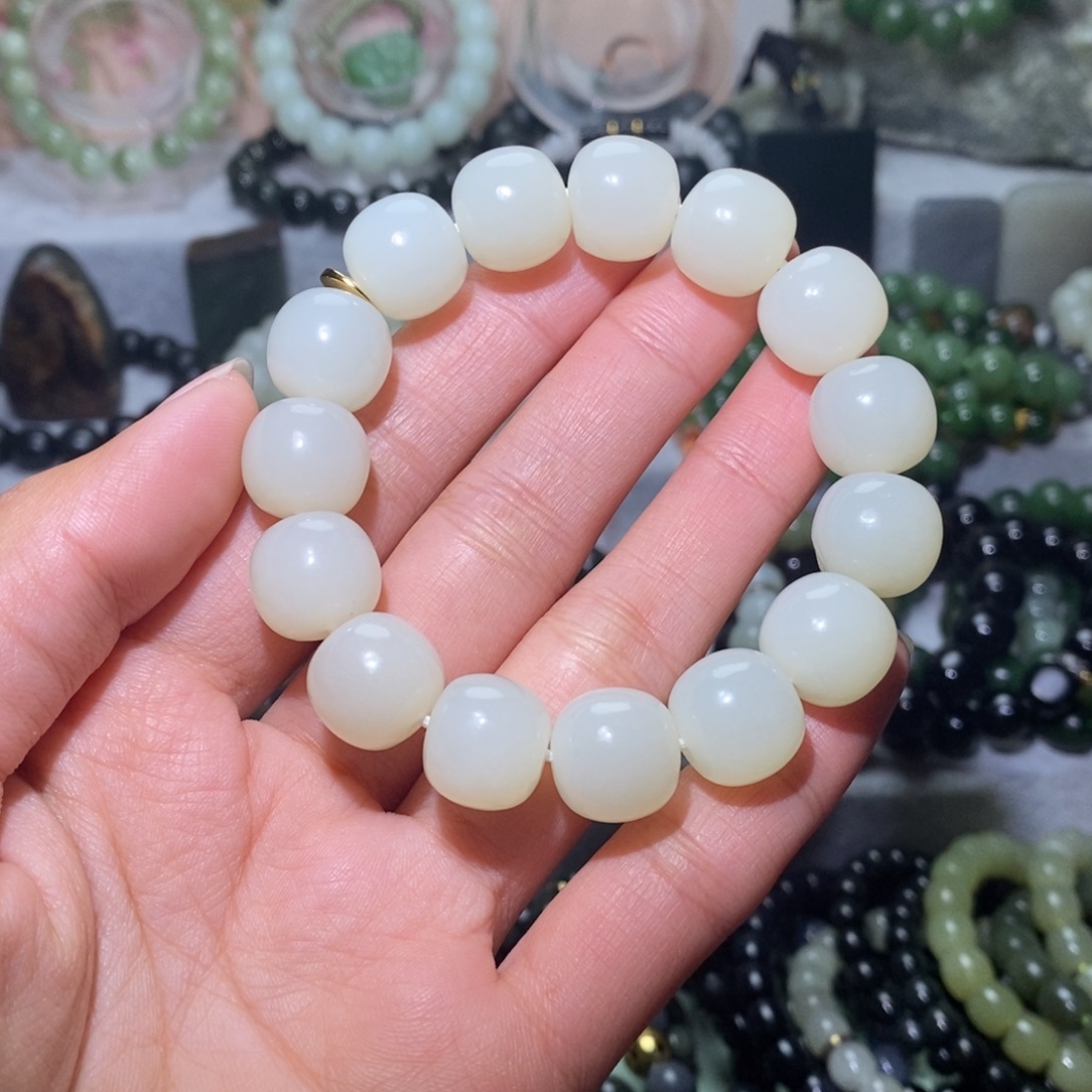 山***司和田玉未镶嵌手链