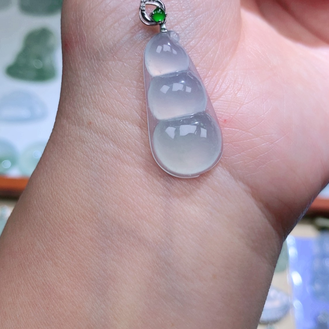 【闪购商品】翡翠颈饰18K金镶嵌福豆