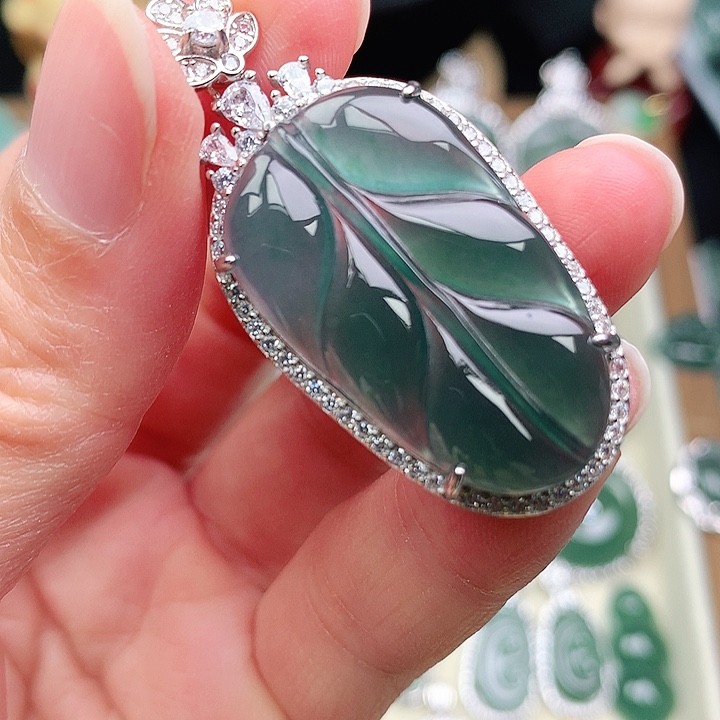 颈饰银S925镶嵌翡翠吊坠