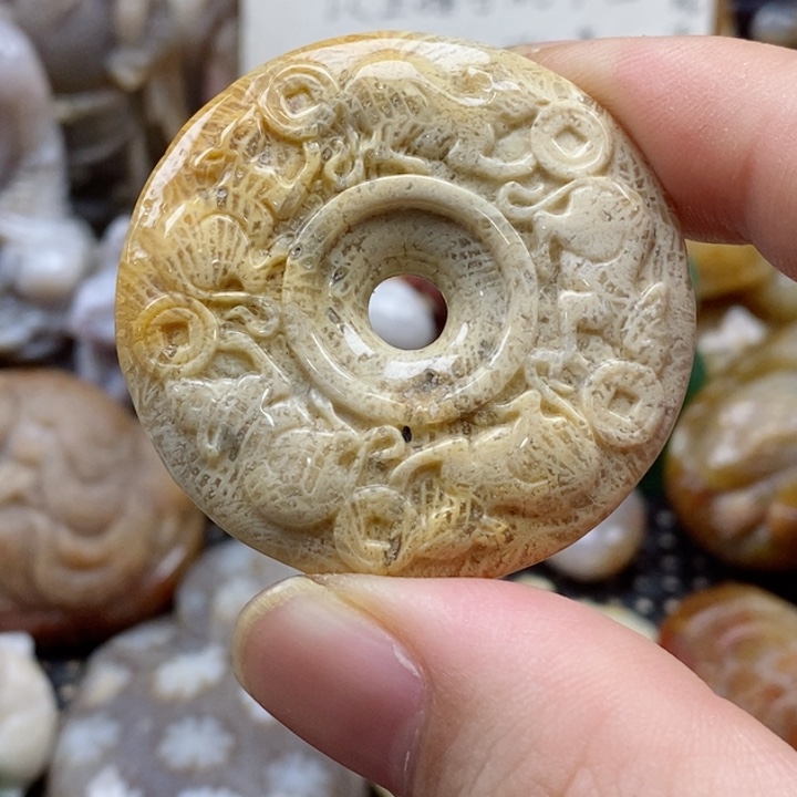 硅化珊瑚（珊瑚玉）颈饰未镶嵌有瑕