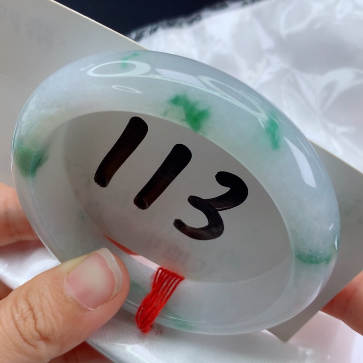 翡翠手镯未镶嵌飘阳绿