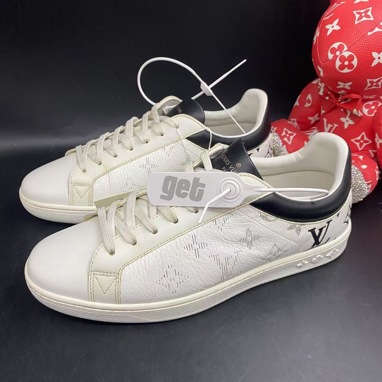 95新 LouisVuitton/路易威登 白黑渐变时尚板鞋40欧码kke338