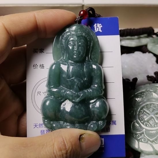 翡翠未镶嵌颈饰挂件