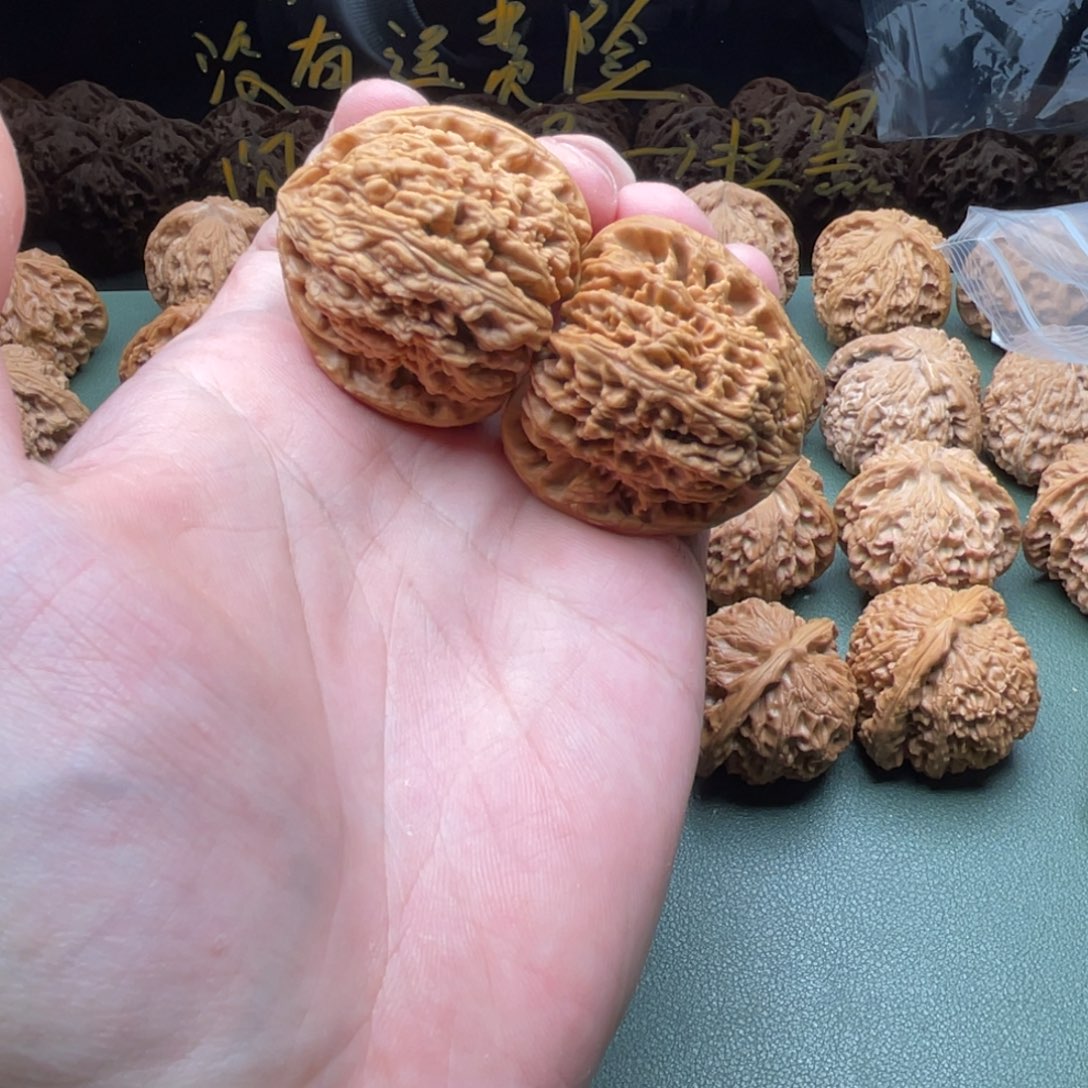 核桃把件41南疆石，已经打底