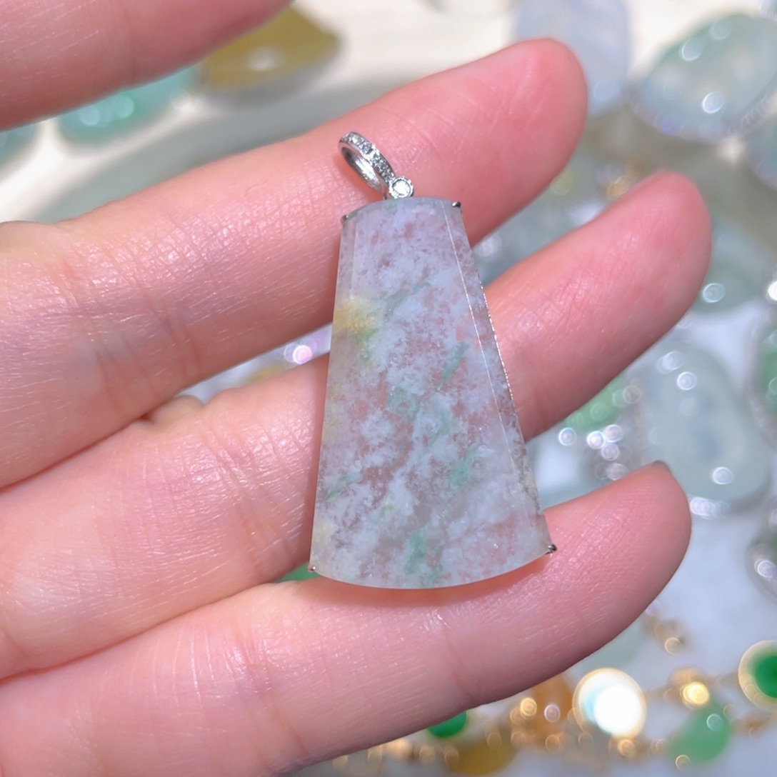 翡翠颈饰18K金镶嵌翡翠