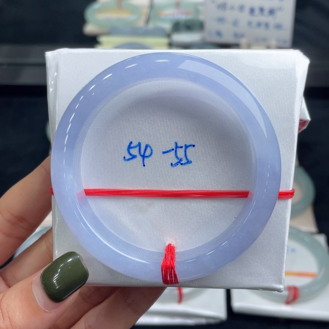 翡翠手镯未镶嵌翡翠手镯