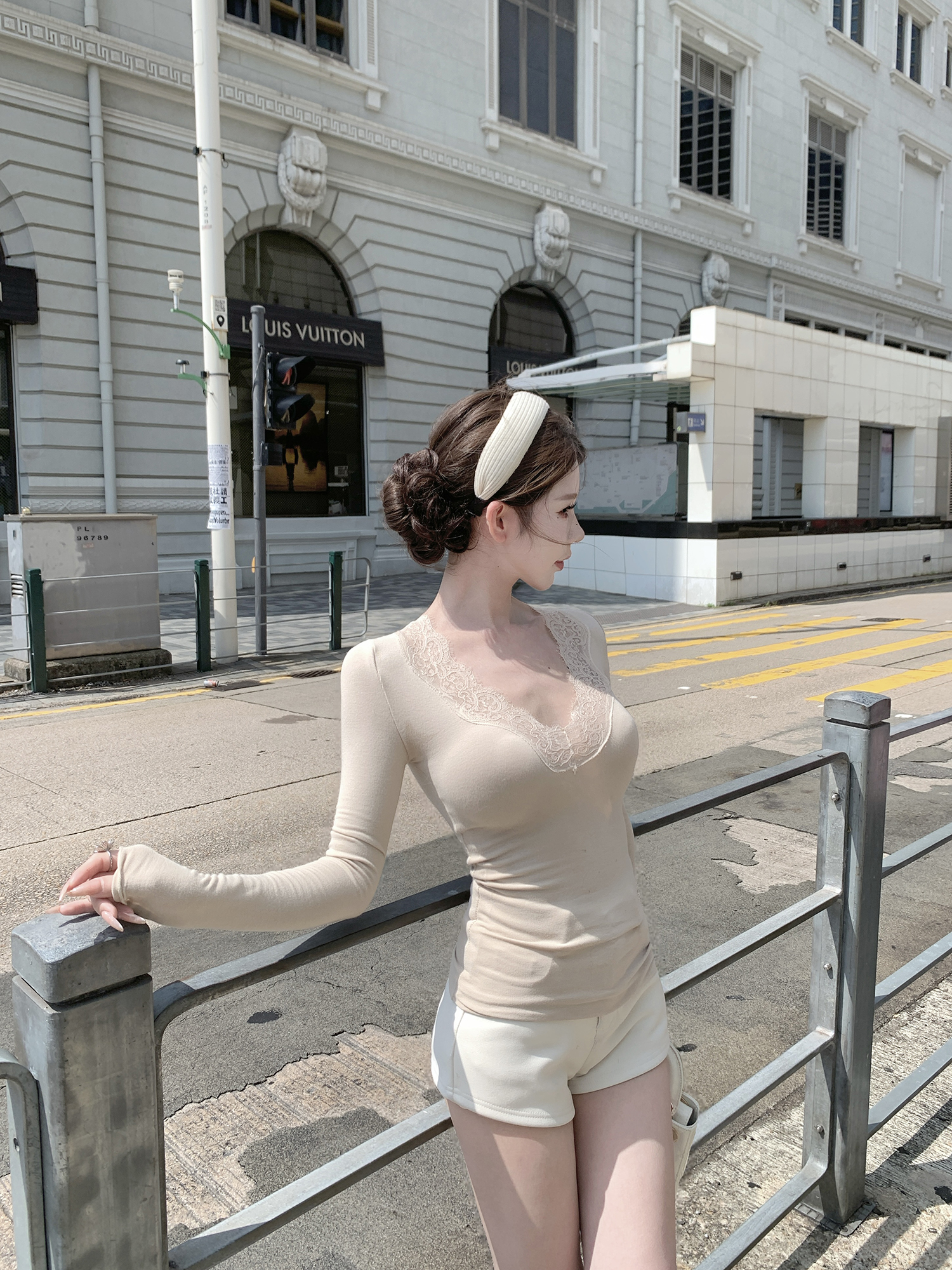 琳与墨【蕾丝柔心】性感深V领蕾丝上衣褶皱收腰显瘦纯欲风波浪边T恤