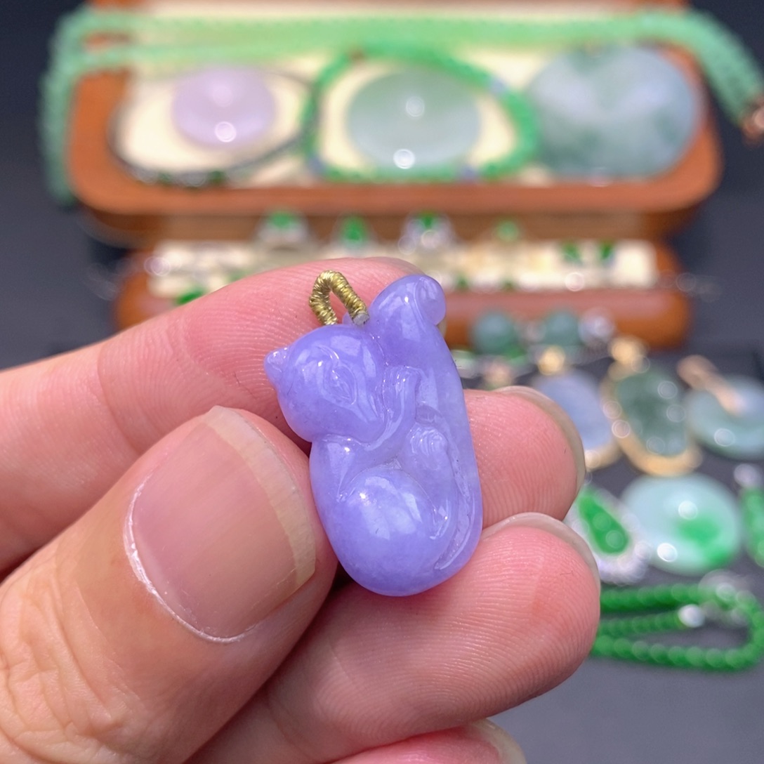 翡翠未镶嵌颈饰狐