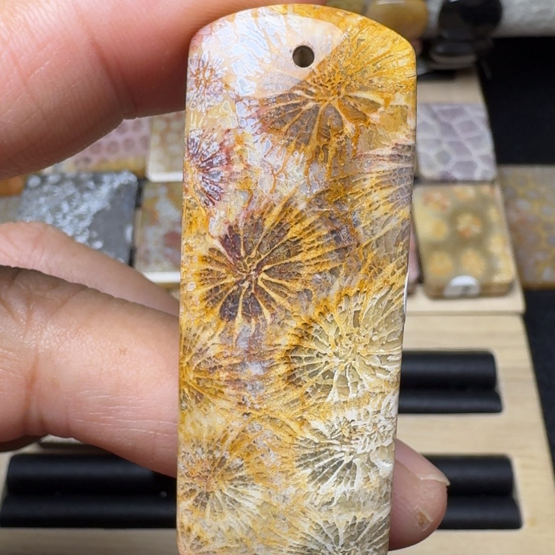 硅化玉未镶嵌纯天然色有机玉石保真色