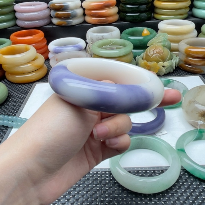 石英质玉手镯未镶嵌好**连