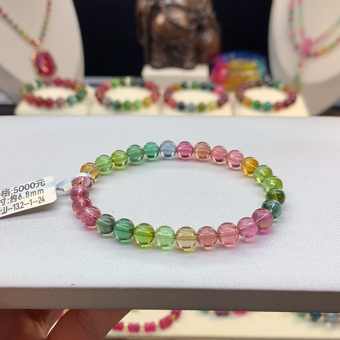 碧玺手串未镶嵌6.8/彩虹净度。