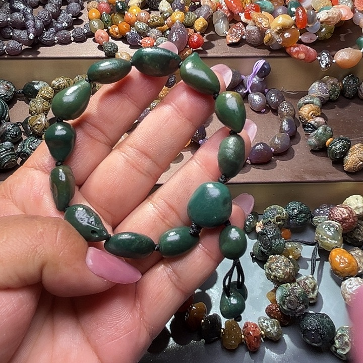 阿拉善彩玛瑙吊坠