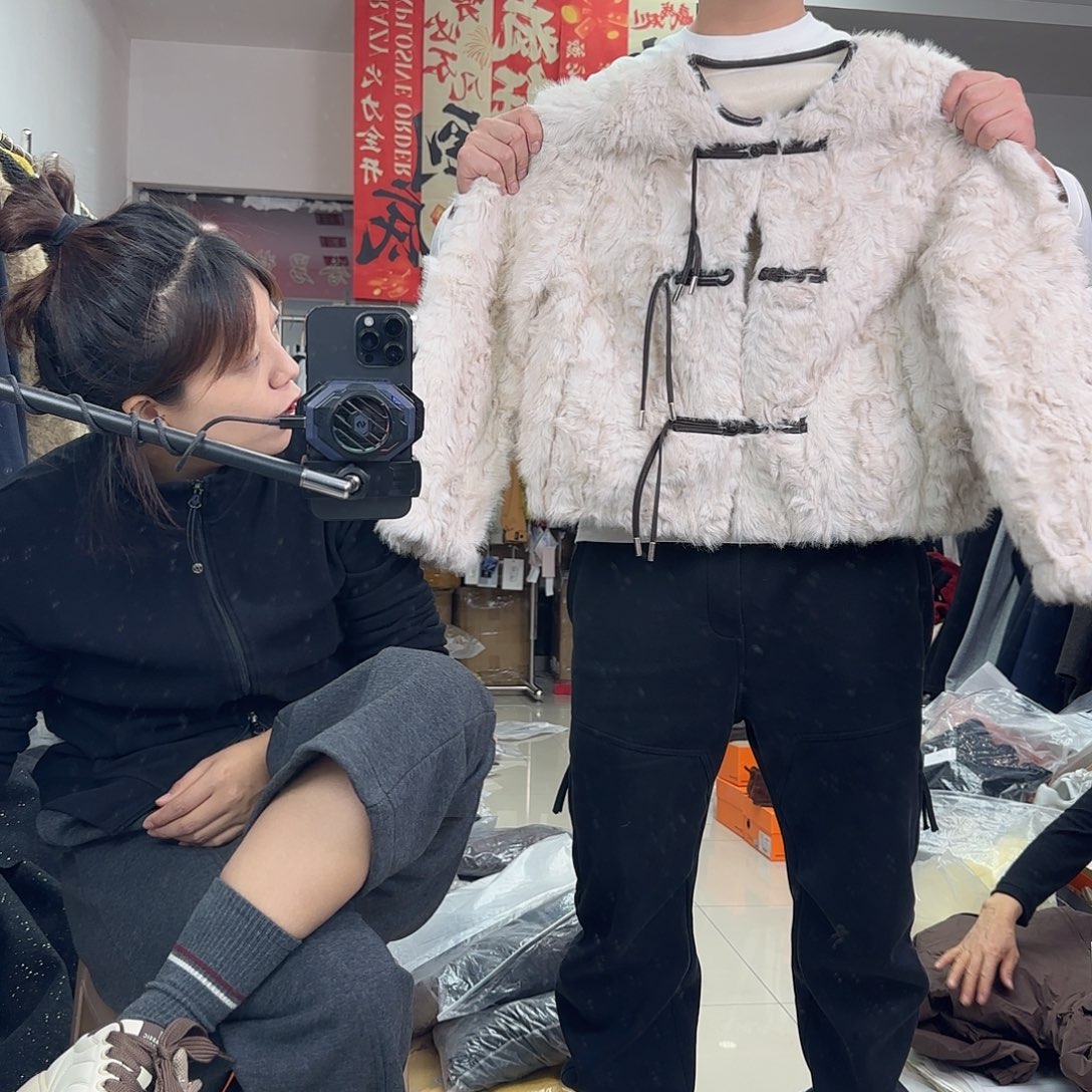 159米色特价毛毛外套