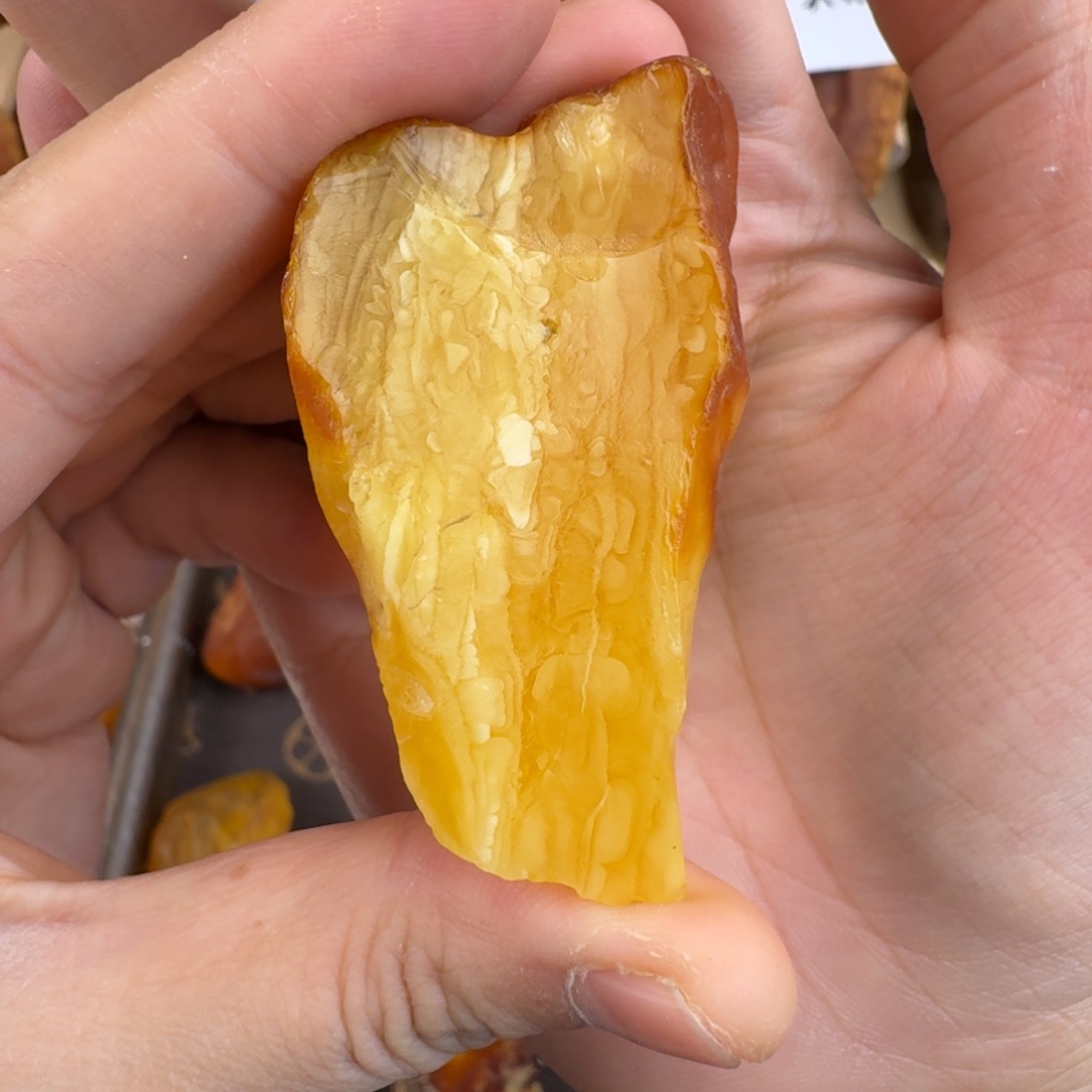 虫***。定制琥珀未镶嵌18.8克