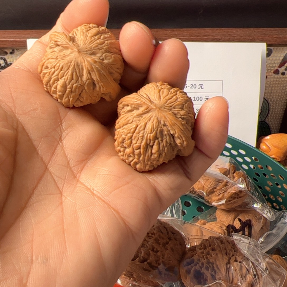 吊坠文玩核桃红宝石36尺