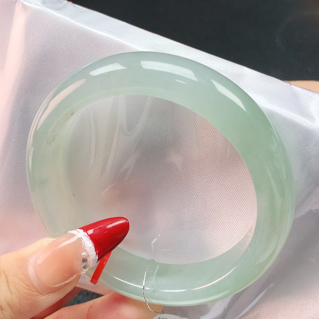 翡翠手镯未镶嵌54圈