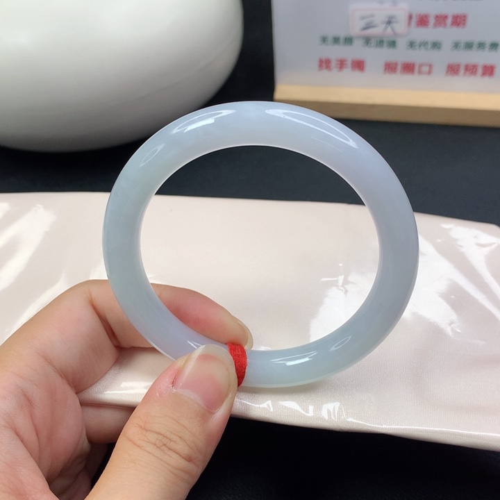翡翠手镯（圆镯）未镶嵌5657
