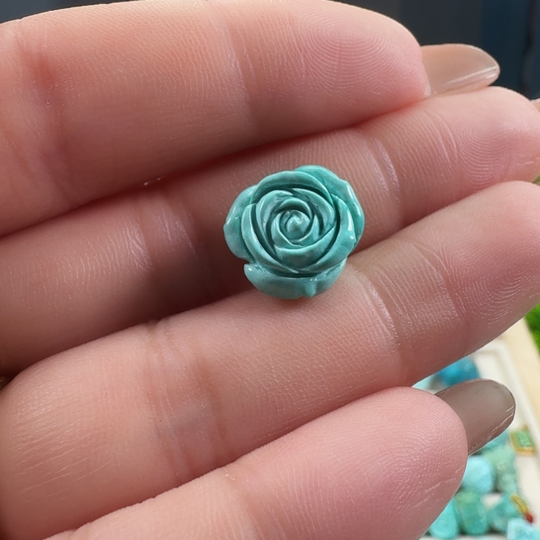 绿松石未镶嵌颈饰