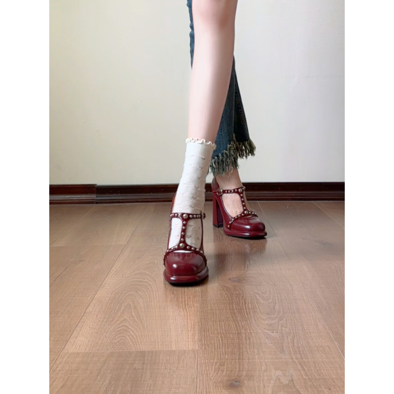SnoWANDFOREST【布鲁塞尔】防水台红色粗跟T字带铆钉玛丽珍高跟鞋