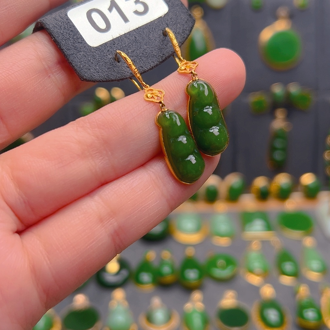 和田玉18K金镶嵌耳饰