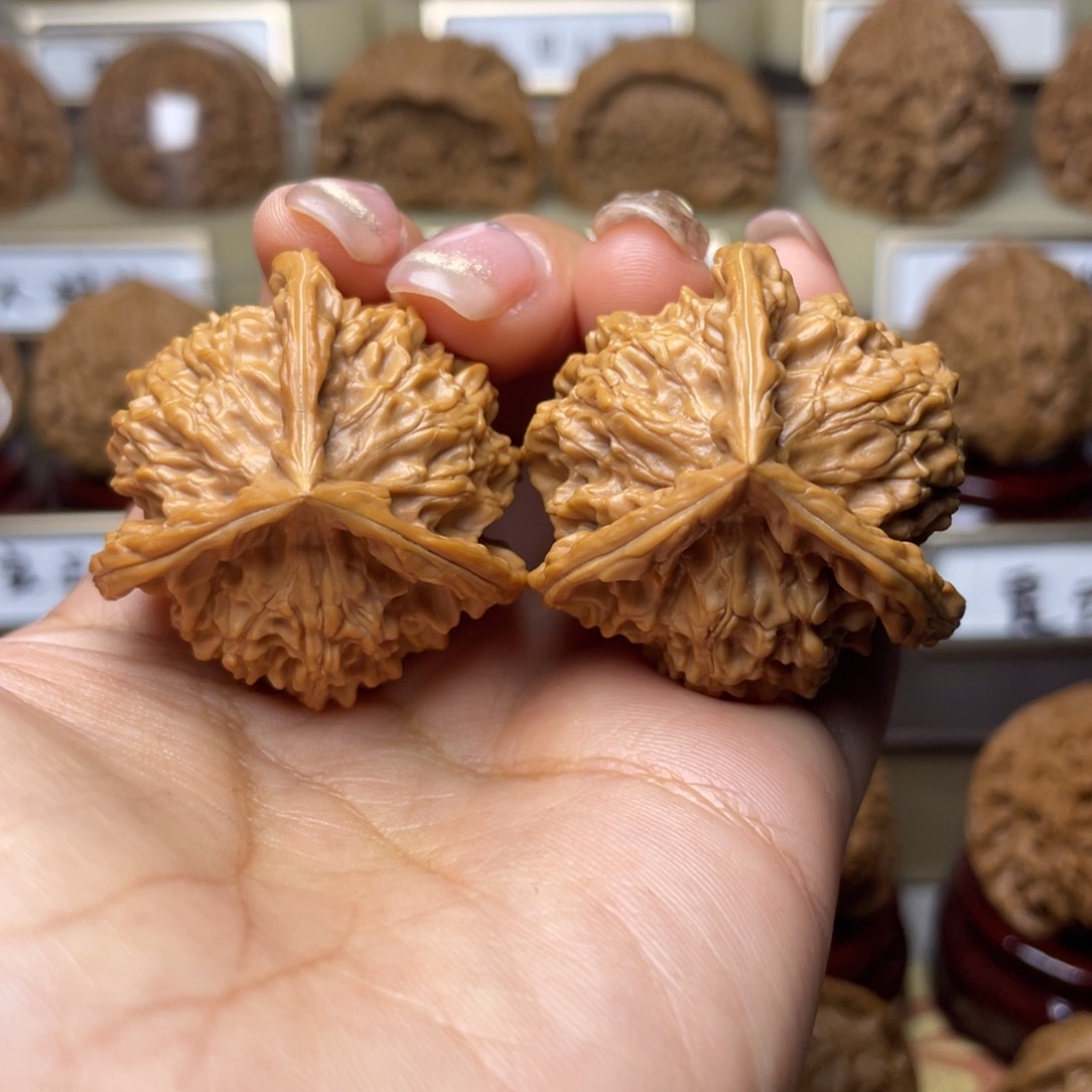 文玩核桃把件盘山三棱