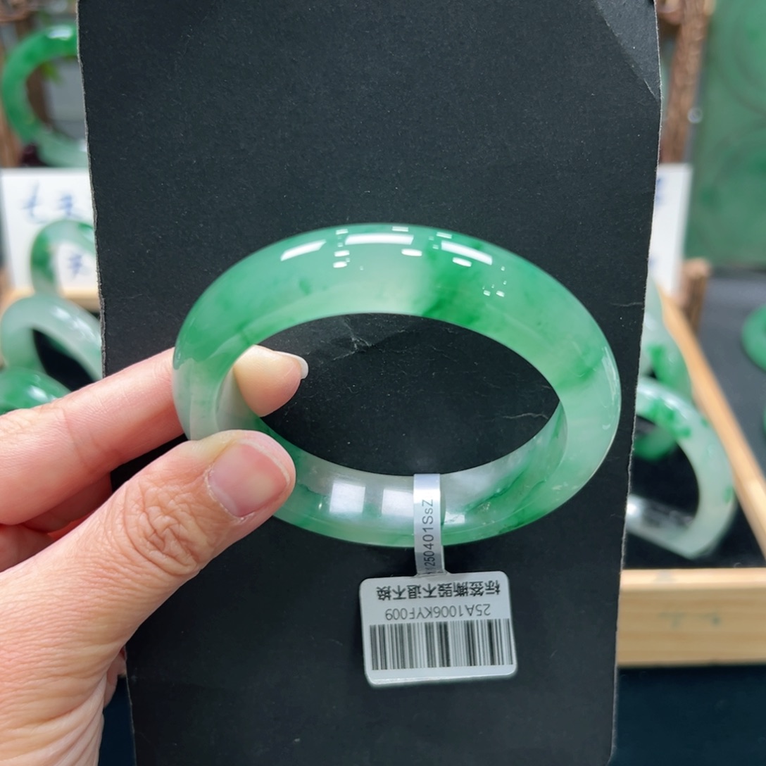 神***k石英质玉未镶嵌手镯➕佳佳58