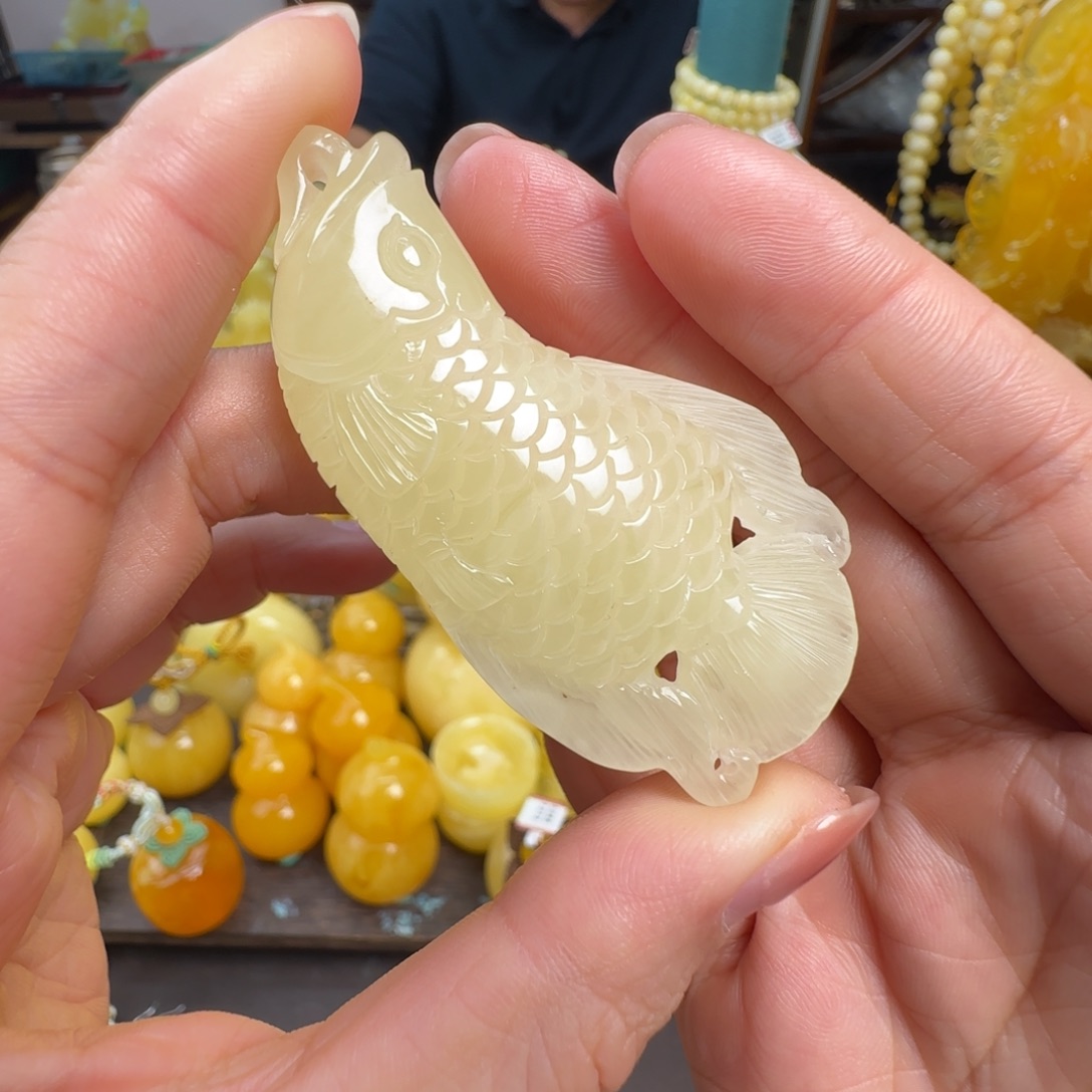 蜜蜡未镶嵌珠宝奇石