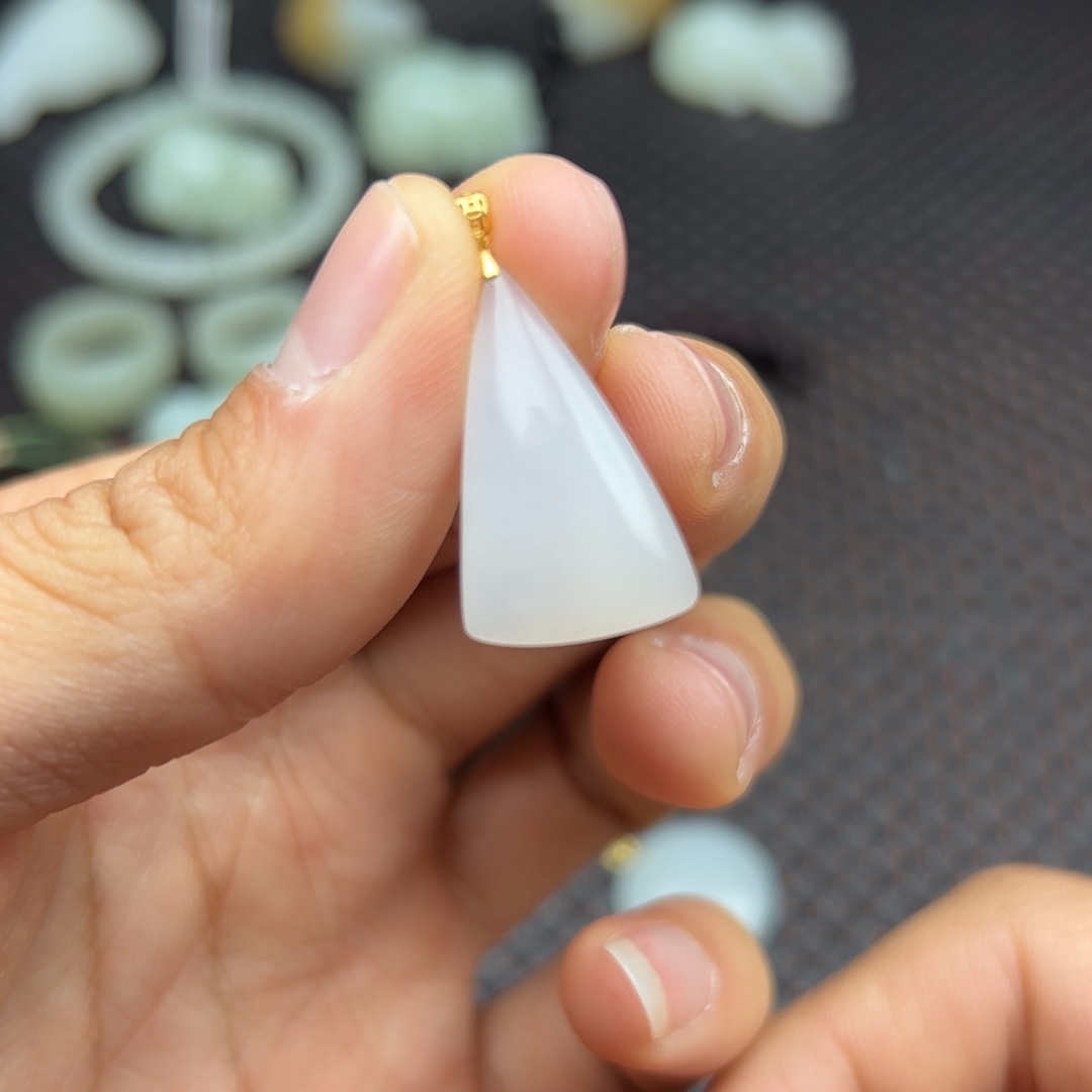 和田玉挂件18K金镶嵌