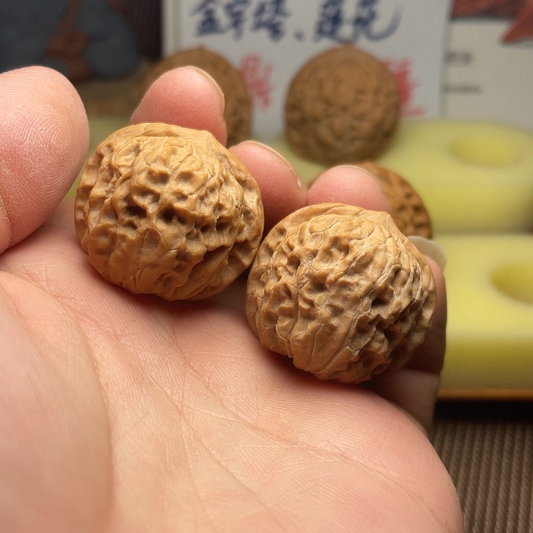 文玩核桃把件30mm金锭