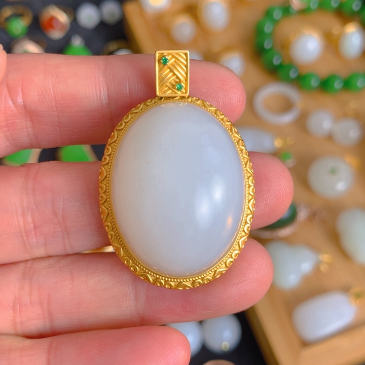 和田玉吊坠羊脂玉18K金镶嵌