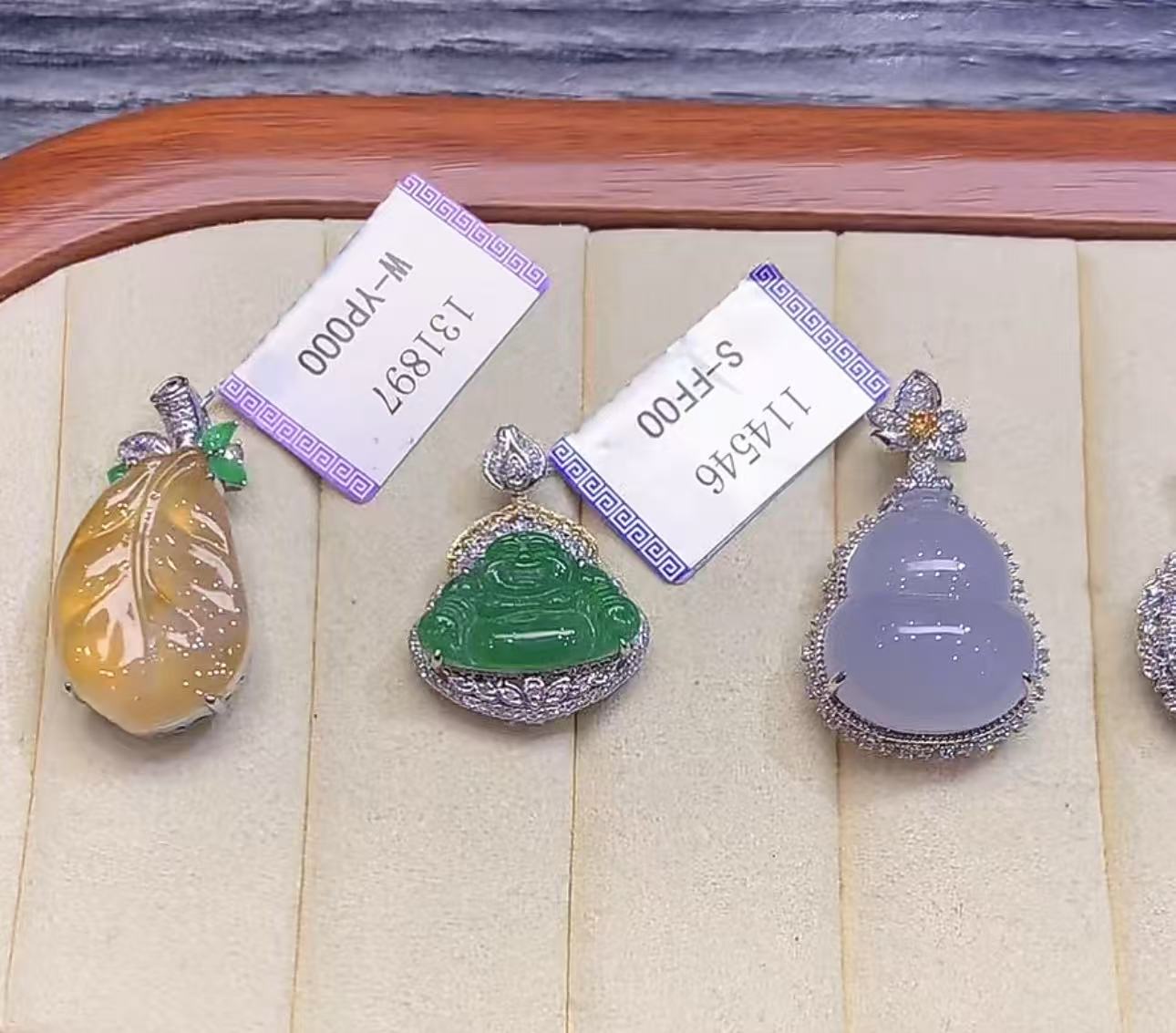 自选 18K金镶天然缅甸翡翠设计款吊坠  YS 团购  多样性发其一