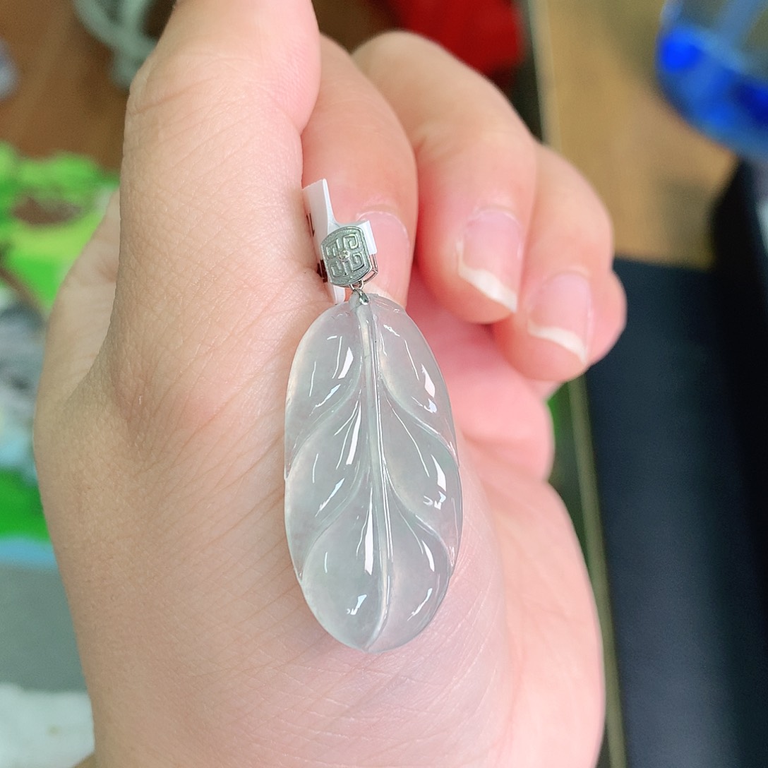 翡翠颈饰18K金镶嵌冰胶芭蕉叶