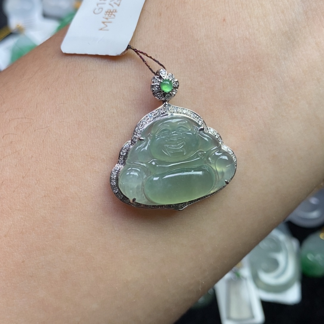 翡翠18K金镶嵌颈饰佛公