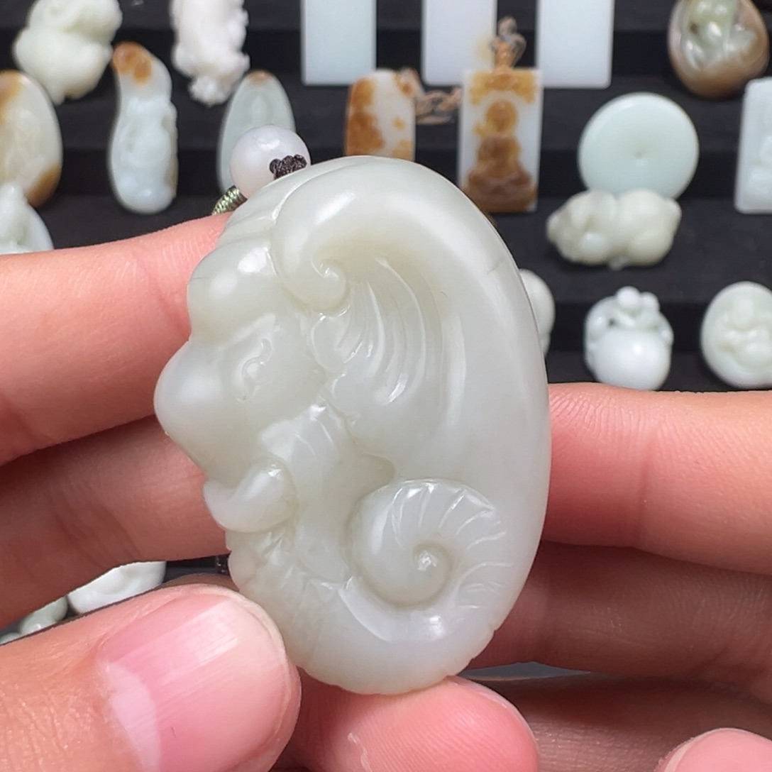 和田玉颈饰未镶嵌