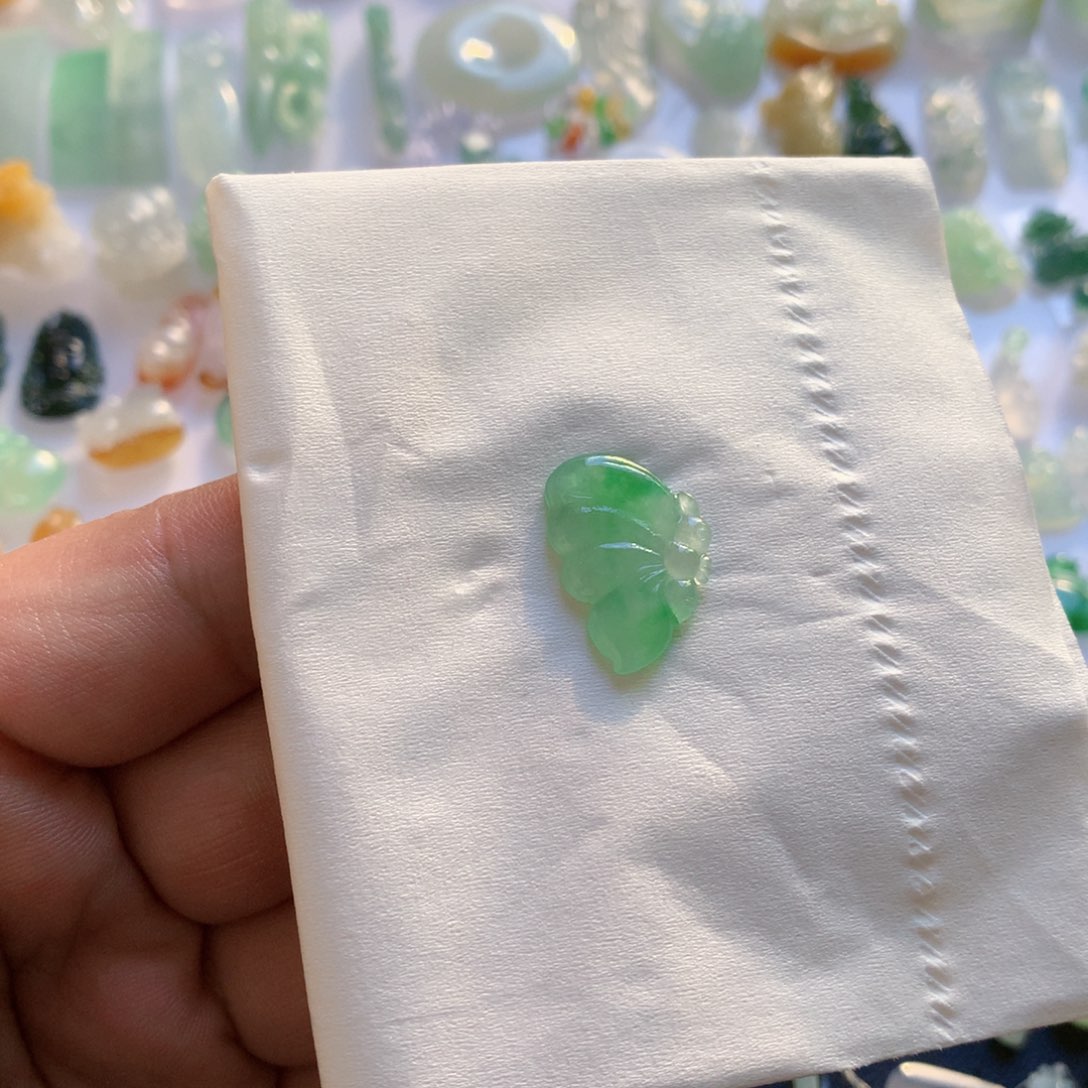 未镶嵌定制翡翠绿蝴蝶